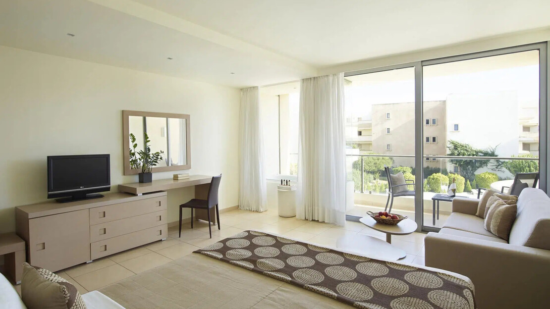 Deluxe Garden View Room with Spa Bath